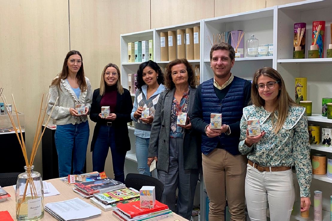 EFCyL's tweet photo. Noticia #empresaEFCL #compromisoEFCL RT @cyleconomica: .@ambientairaroma colabora con la #carrera #solidaria de la @FCRuralSegovia en #Segovia https://t.co/Q2JxSO2DI2 @ContraCancerEs @anortesegovia @EFCyL @eduestevezg https://t.co/jA9flKSWbb
