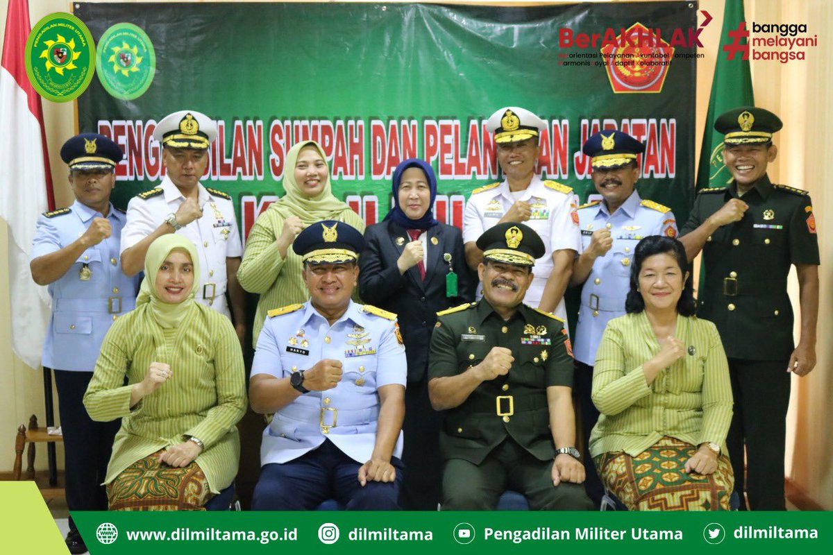 dilmiltama's tweet photo. Jakarta,(18/10)
Bertempat di ruang Rapat Dilmiltama, telah dilaksanakan Pengambilan Sumpah dan Pelantikan Jabatan Brigjen TNI Apel Ginting, S.H., M.H. sebagai Wakil Kepala Pengadilan Militer Utama oleh Kepala Pengadilan Militer Utama Marsma TNI Haryo Kusworo, S.H., M.Hum. https://t.co/AF6QPJyh6K