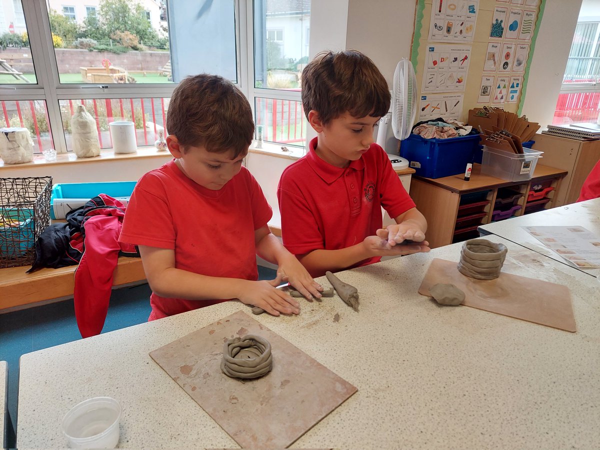 rougebouillon's tweet photo. Year 4 are busy making coiled pots as part of their Alice in Wonderland project. #artisfun #coiledpots #practicalskills #focussedlearning #respectbelievesucceed https://t.co/KB8FY2JGia