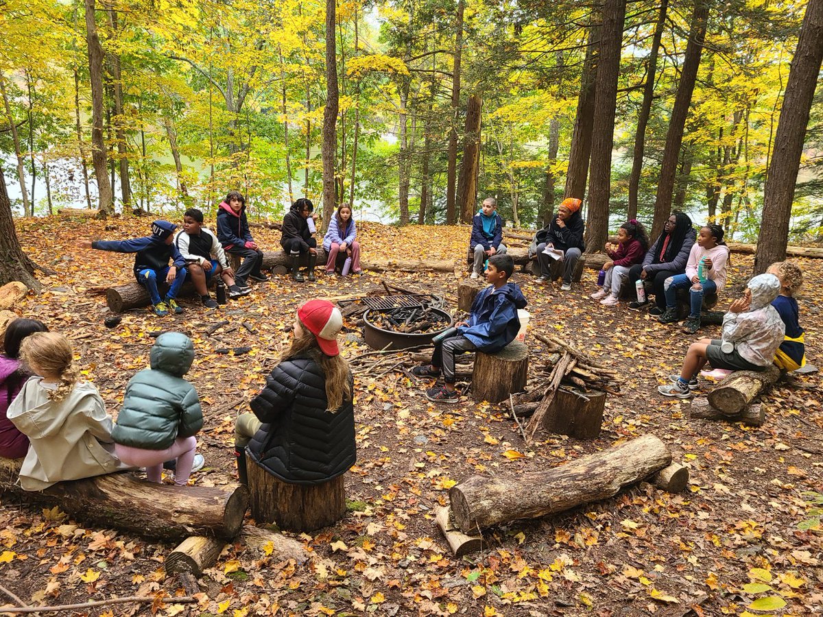Each school year, Corlears takes its third-, fourth-, and fifth-grade students on overnight trips. During these three-day adventures outside of the city, students foster community and strengthen trust in one another. Learn more about it on our blog: bit.ly/3D1ePwc