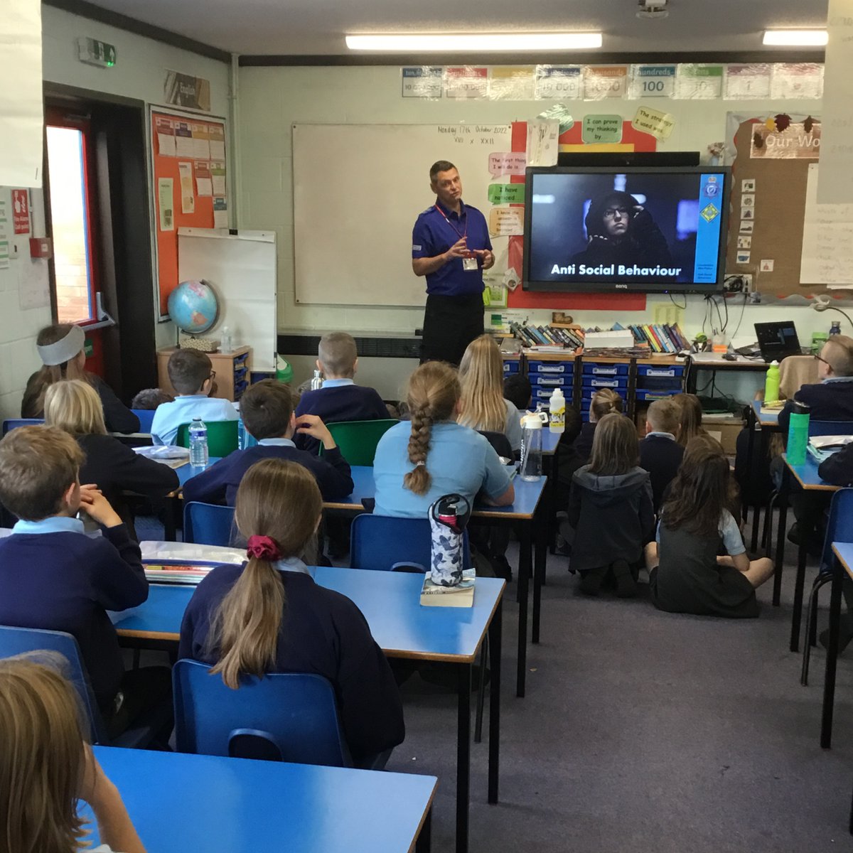 Yesterday, Foxes and Badgers were visited by PCSO Jason Possnett for a great chat about respecting the local community and the importance of making good choices. Thank you very much to Jason for taking the time to talk to us. 🦊🦡