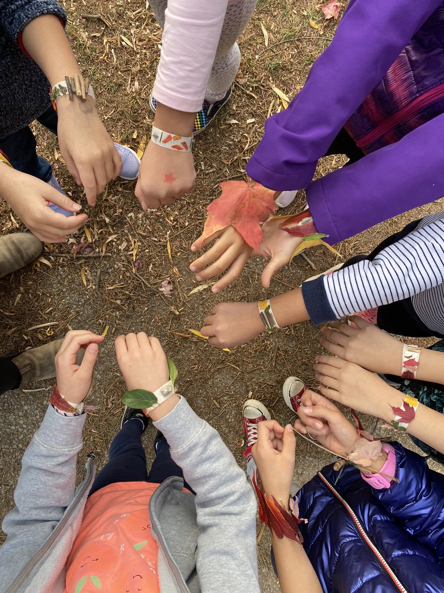 MsDejonge's tweet photo. Last week the grade 3s made nature bracelets! Now they are working on writing a recount about all the fun we had outside! 🍂 @MunnsPs https://t.co/wFVi1VP1iK