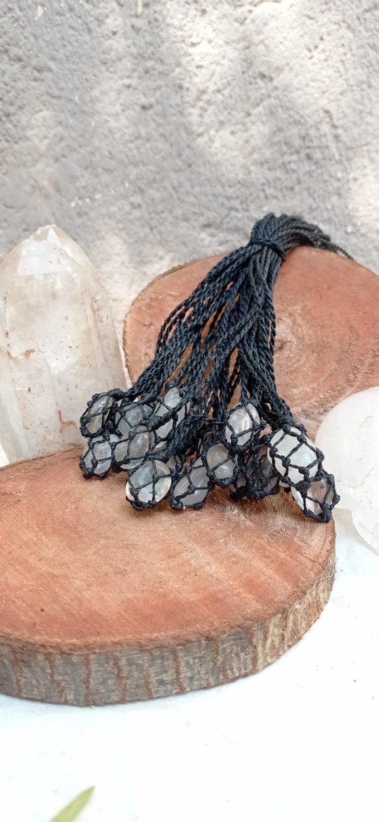 kadoshices's tweet photo. Colar Com Pedra Castroada. R$15,00 Cada.
Temos opções também em Cristal de Quartzo, Ametista, Quartzo rosa e cristais com inclusão.
...
Lembrando que as pedras são naturais e sofrem variação de cor e tamanho e também sofrem alteração de cor por conta da luz da foto! https://t.co/BjOR4Tw7GT