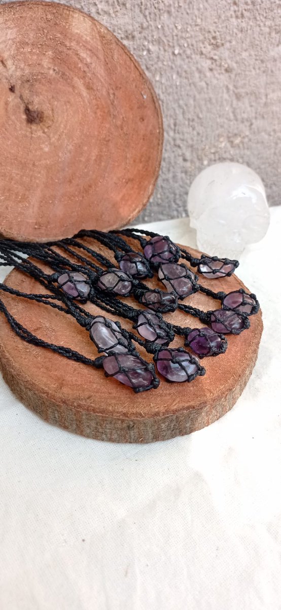 kadoshices's tweet photo. Colar Com Pedra Castroada. R$15,00 Cada.
Temos opções também em Cristal de Quartzo, Ametista, Quartzo rosa e cristais com inclusão.
...
Lembrando que as pedras são naturais e sofrem variação de cor e tamanho e também sofrem alteração de cor por conta da luz da foto! https://t.co/BjOR4Tw7GT