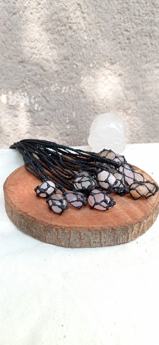 kadoshices's tweet photo. Colar Com Pedra Castroada. R$15,00 Cada.
Temos opções também em Cristal de Quartzo, Ametista, Quartzo rosa e cristais com inclusão.
...
Lembrando que as pedras são naturais e sofrem variação de cor e tamanho e também sofrem alteração de cor por conta da luz da foto! https://t.co/BjOR4Tw7GT