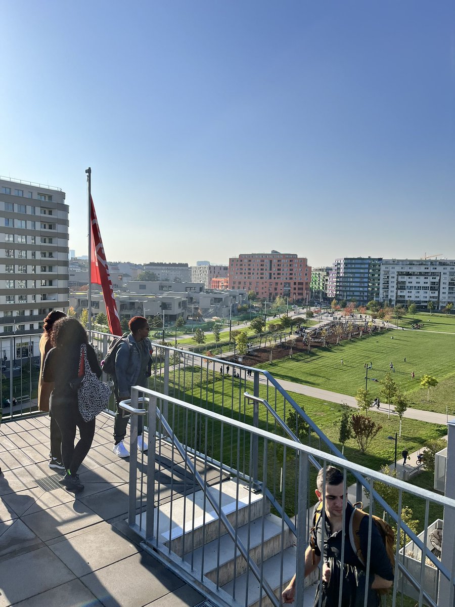 EmilyAssembly's tweet photo. Look at this. Huge playground next to elementary school. Kids can walk safely everywhere they need to go. In the bldg on the roof of co op has library, common room, play room, community garden and..: sauna!!!! #wheninwein https://t.co/z80UL15wRR