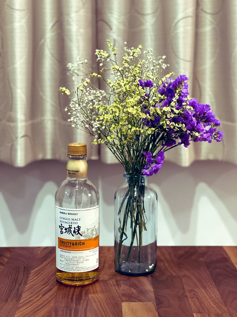 二杯目 宮城峡 fruity&amp;rich

お花のいい香り、柔らかい甘み