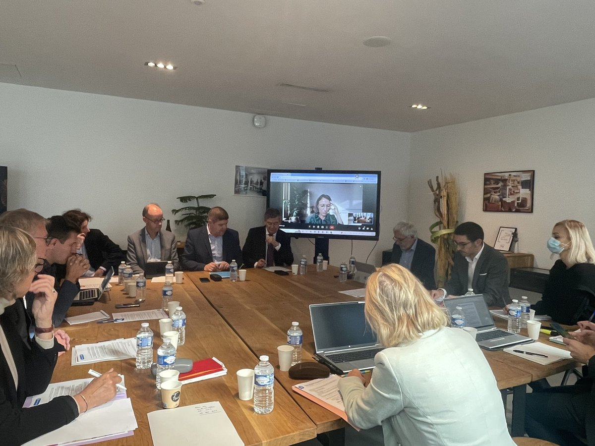 [AU SERVICE DE] Réunion de travail avec les équipes de la <a href="/CCI_hdf/">CCI Hauts-de-France</a> <a href="/CMA_HdF/">CMA Hauts-de-France</a> pour renforcer les coopérations entre nos structures, au service de nos entreprises 💪  #mutualisation cc <a href="/rigaud_laurent/">Laurent Rigaud</a> <a href="/olivierpaysan/">Olivier Dauger</a>