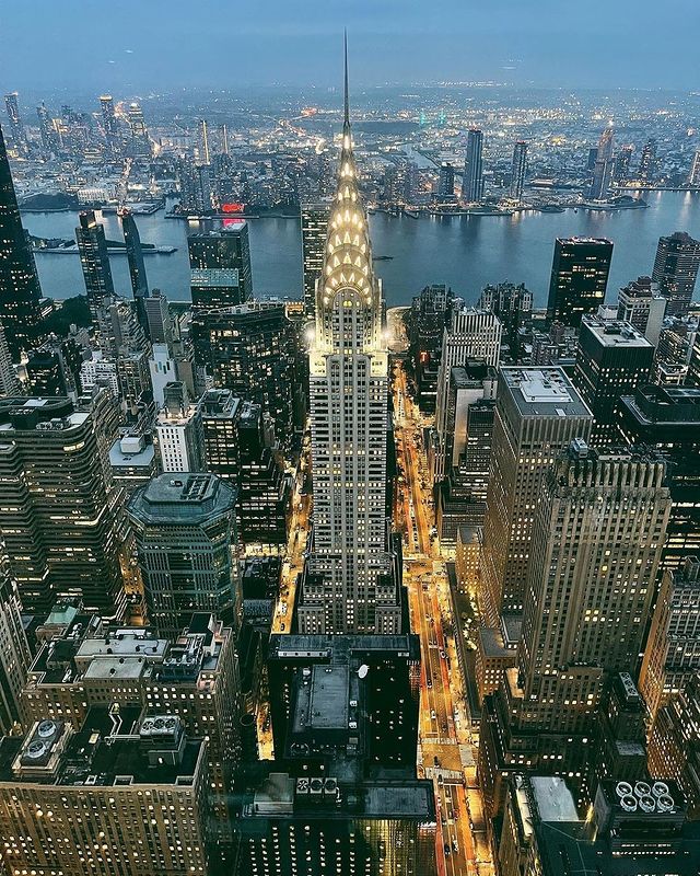 InformatiaNY's tweet photo. The Chrysler Building ✨
#chryslerbuilding #newyork #America #ny #nyc #newyorkcity #bigcity #street #usa #UnitedStates #city #citylife #urbanism #photo #megapolis #urban #urbanporn #architectureporn #skyscraper #american #vscocam #photoftheday https://t.co/0nz09UVNdV