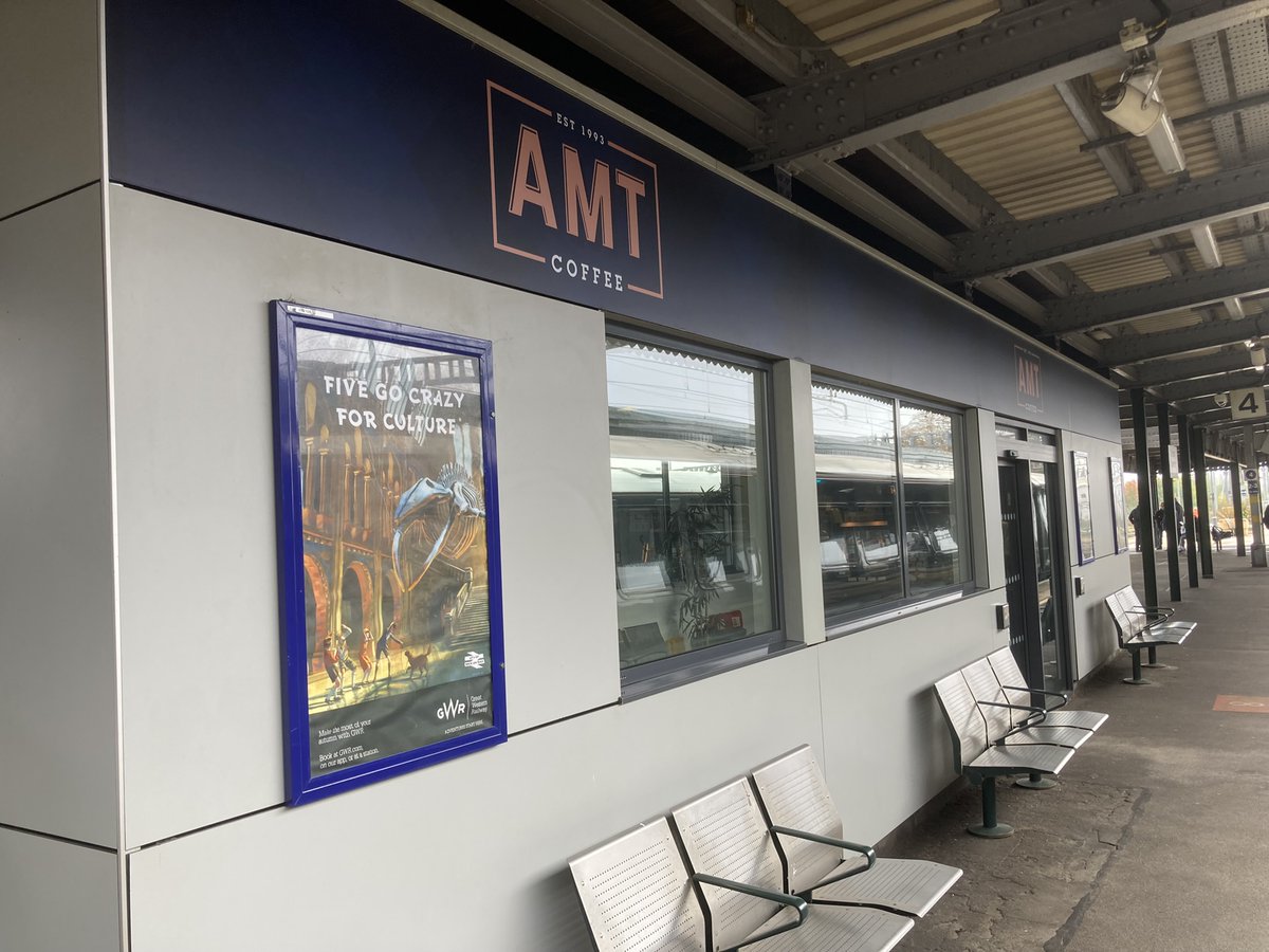 A warm welcome to @AMTCoffee, now open on platforms 4/5 on @GWRHelp Didcot Parkway station. Pop in for some handcrafted barista coffee whilst also supporting @ChangePlease who are helping change the lives of people experiencing homelessness #stationretail #stationcafe #Coffee