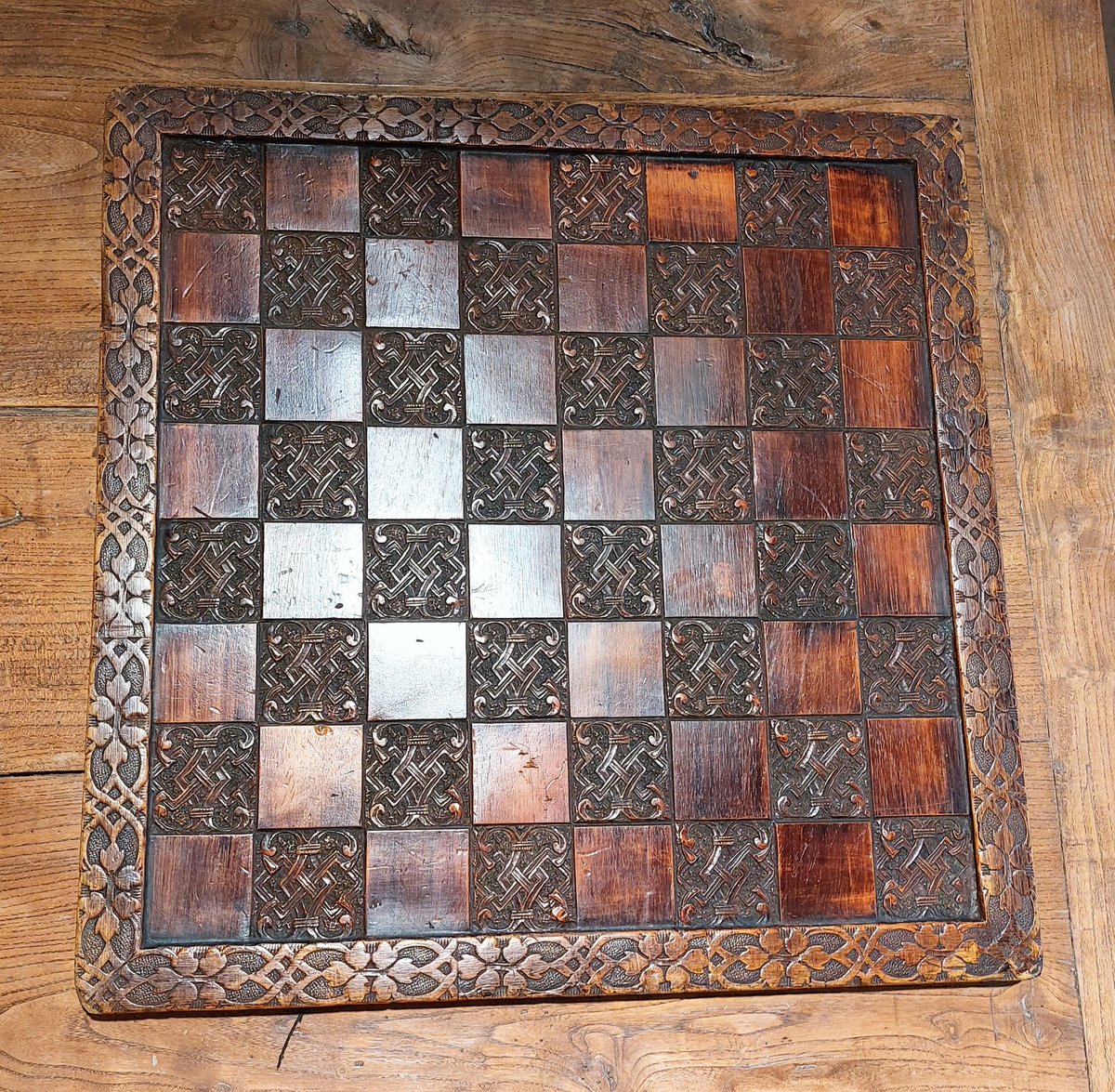 eversleybarn's tweet image. #woodenchessboard #artnouveauvase #militaria #glasstankard #judismithantiques #eversleybarnantiques