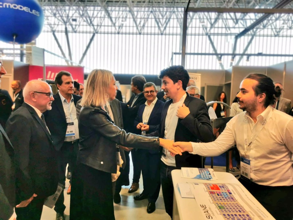 NadiaPellefigue's tweet photo. Le @SalonSiane, c'est l' #IndustrieDuFutur qui valorise le travail humain, innove et crée, en agissant pour la transition écologique et l'attractivité des filières.

Ravie d'y trouver les étudiants de la plateforme d'accélération université-industrie @Pad_Occ  @Univ_Toulouse ! https://t.co/NY9xCzaVbi