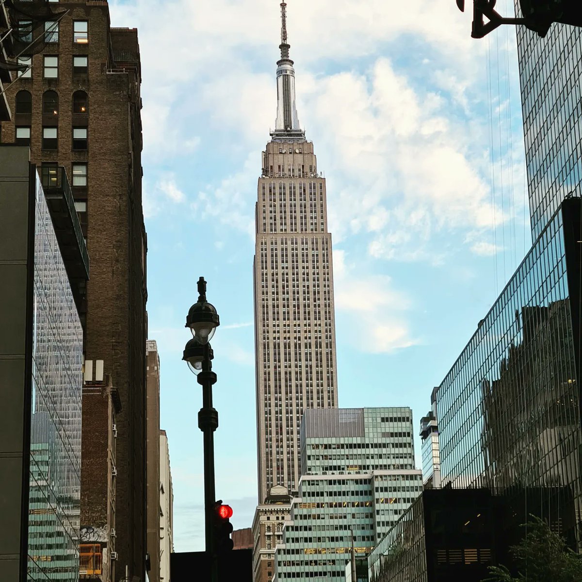 Spending a few days in #NYC on a <a href="/SydenhamHigh/">Sydenham High School GDST #fearnothing</a> <a href="/sydsixthform/">Sydenham High Sixth Form</a> school trip. Getting ready for a full day and have already had a stack of pancakes and 3 coffees #fuel