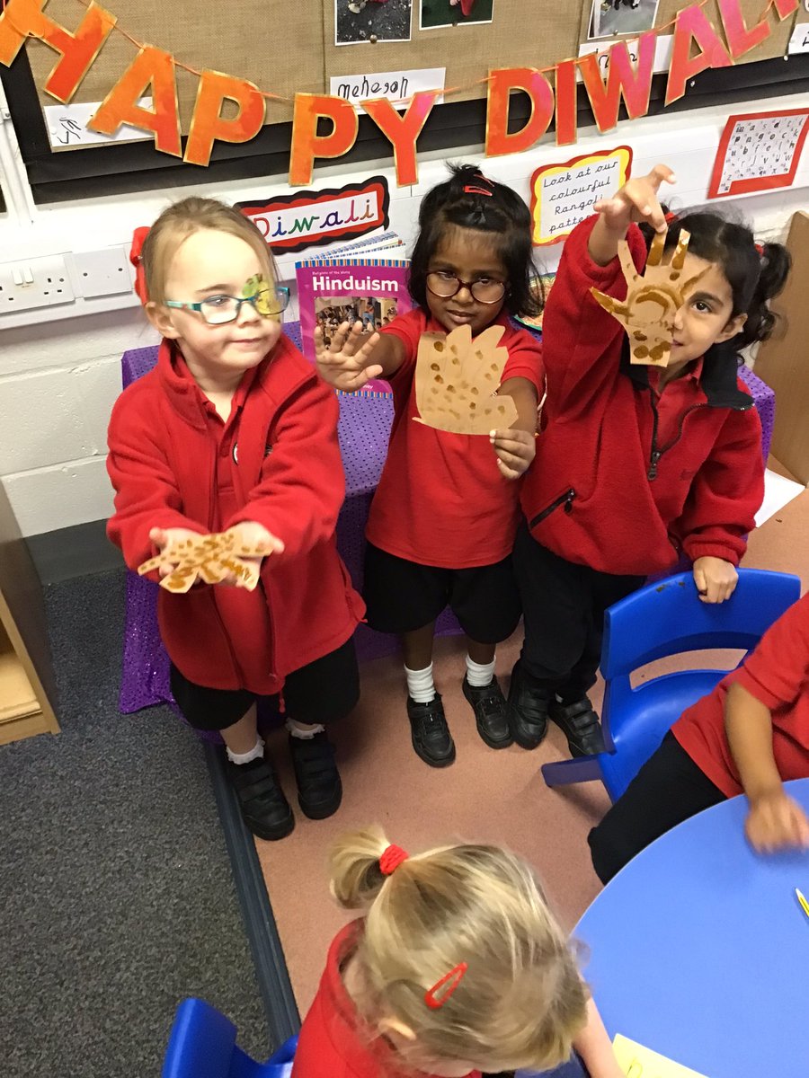 BGS_LowerSch's tweet photo. The Diwali celebrations continue in Reception ๐ช
The children showed amazing collaboration this morning, working together with the loose parts to create India! ๐ฎ๐ณ
We have also been creating our own mehndi and rangoli patterns ๐ช#bgs_collaboration #bgs_reception https://t.co/ZSvSiCkxSj