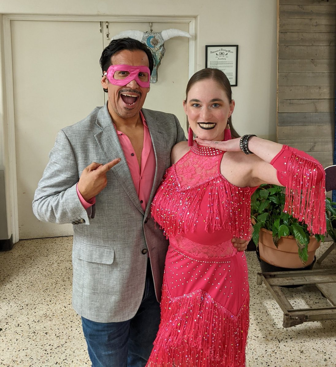 SondraRuthITR's tweet photo. .@_JenLouise_ is still away for work, so Carlos Caliente is joining me on @QueenStPosse once again! We'll talk all things #WWERaw, Bray Wyatt's #SmackDown return, &amp; more at 9pmUK/4pmET on the @Inside_TheRopes Twitch channel!
➡️https://t.co/2SDtlkvDQF https://t.co/vA9lHlFvsg