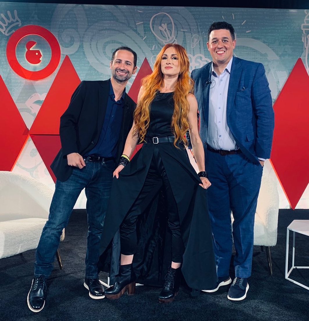 WWE Raw: Becky Lynch Makes New York Media Appearance Without Arm Brace 1