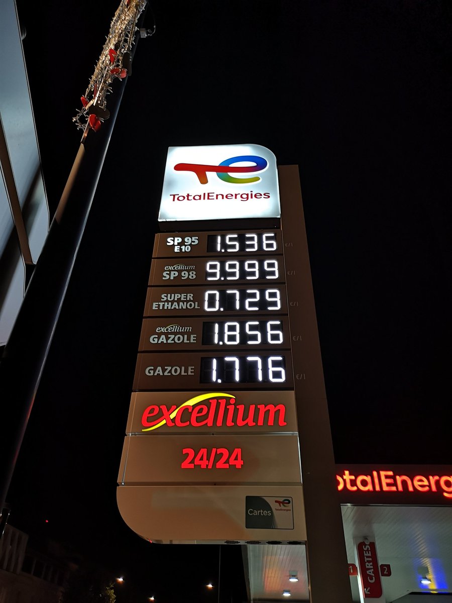 Medelguer's tweet photo. Légèrement abusé le prix du #SP98 sur les boulevards de #Bordeaux #carburant https://t.co/3kFDcOTVdm