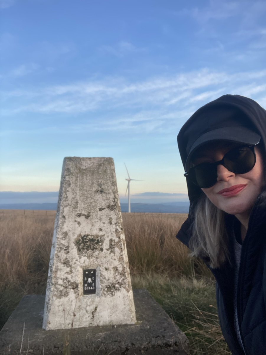 funnypenny's tweet photo. Sunset stroll earlier up to Rushy Hill Trigpoint #RushyHill #Trigpoint #RossendaleWay #Hyndburn #WestPennineWay #WestPennineMoors #EastLancashire https://t.co/8tpOHH3ofA