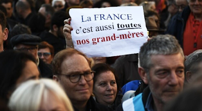 viaggrego's tweet photo. #Parigi s’è #desta dal #Torpore! In #Italia ancora #dormono! (#Video)! https://t.co/L7UbIlH030 https://t.co/8FLqRNfBdS