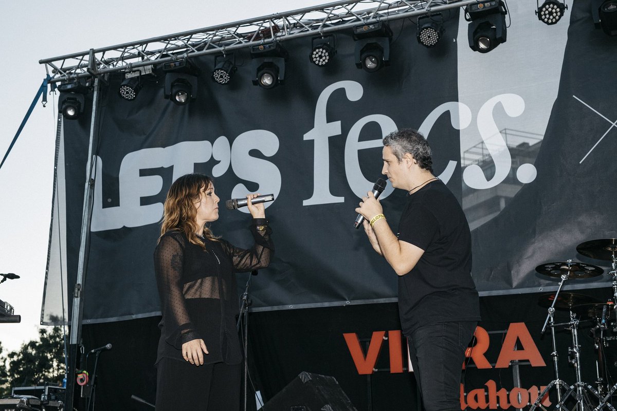 feCStival's tweet photo. Momentazo en feCStival22 cuando @abc_dryriver se subió al escenario para colaborar con @annacrusaband 😱 ¡Piel de gallina! 

📷 pacopoyato https://t.co/t1MjdKZf72