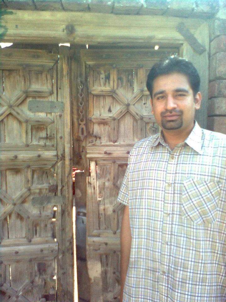 UserNotFoundUNF's tweet photo. Me infront of door of our paternal house in paternal village #Kothara #AliPurChatha 10 years back ...
Some pics from our street ... https://t.co/mMUJCX9YCz