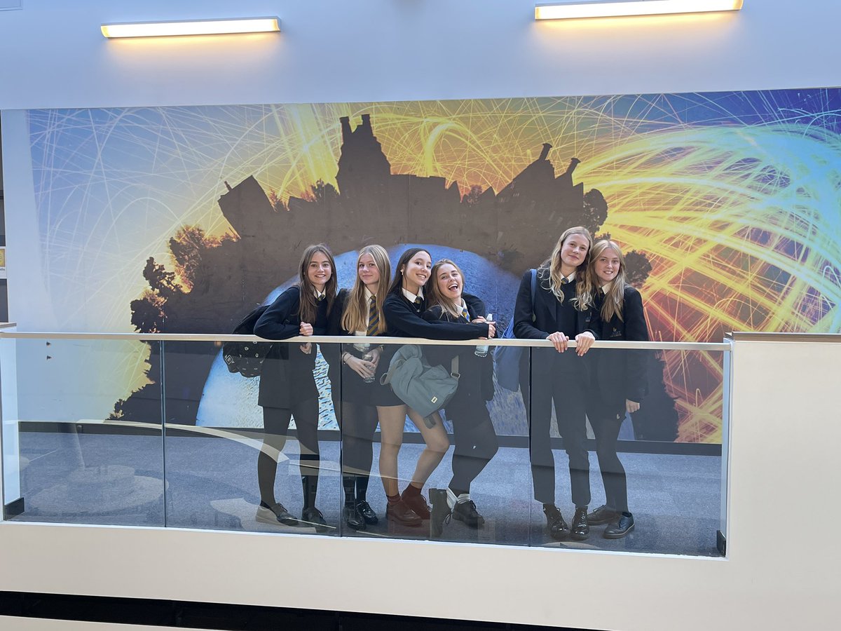missbarker2's tweet photo. Had a lovely day today with Yr11 @HobartHigh at the @L6FC college taster day today! 📚🏫🧬🕵️‍♀️ Some exciting sessions enjoyed by staff &amp; students (&amp; a sneaky game of table tennis) Thank you to @Miss_Vickers1, Miss Woods and Ms Wareham for coming along! https://t.co/6z96jovdkU