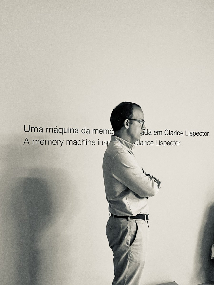 cultura_pt's tweet photo. O segundo dia dos percursos “Cultura que somos” foi dedicado às novas centralidades na cultura. Em Braga, @padaoesilva visitou a Zet Gallery e o projeto Gnration. https://t.co/hIeISnkuJa