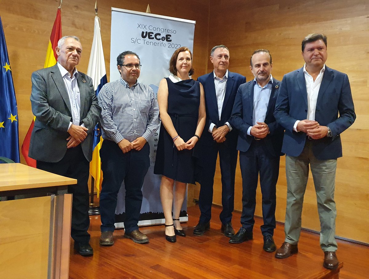 UECoE3's tweet photo. En presentación #19CongresoUECoE y ley cooperativas canaria“Las #cooperativasdeenseñanza una oferta diferente generadora d empleo d calidad y estimuladora del emprendimiento colectivo” participaron presidentes @Cajasiete @UECoE3 @ColegiosEcheyde @Coopsdetrabajo y @gusantanamartel https://t.co/knnov7WIpA