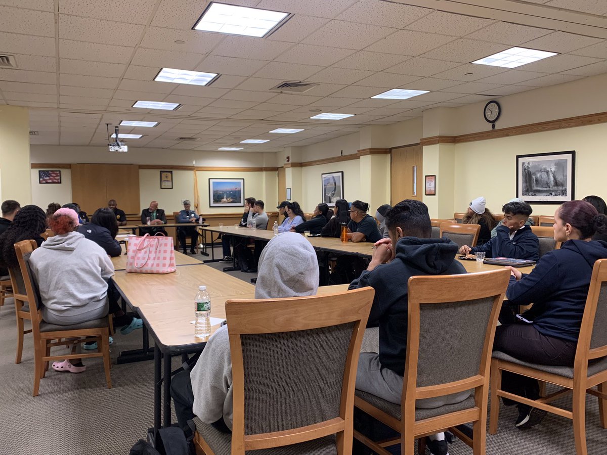 WPCAHSS's tweet photo. Today the Department of Sociology &amp; Criminal Justice, Office of Veteran Affairs &amp; Military Affairs, and the Career Development Center sponosored an event entitled, “Is Law Enforcement a Good Career Choice?” #wpunj https://t.co/fp0911JE9S