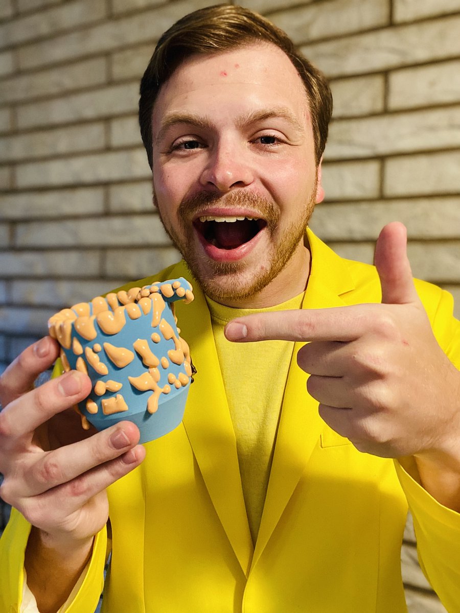 AaronOzee's tweet photo. Thank you, @Sethrogen, for gifting me your exclusive blue and orange Gloopy Ashtray on behalf of Houseplant.
Regulus and I have always considered you a remarkable friend. We are sending you our love and delicious blocks of cheese!
#Regulus #RegulusBook #RegulusMovie #AaronOzee https://t.co/PskwRD99MJ