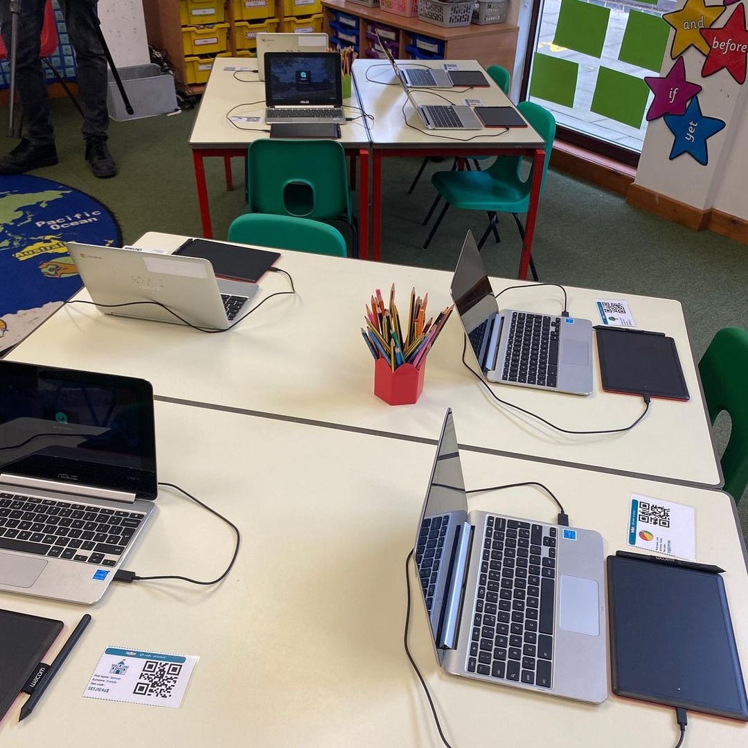 A+ #WacomClassroom! 👩‍🏫💯👌 We can't get enough of these adorable @chandlings_sch year 1s using their #OneByWacom tablets with #Chromebook + @KaligoApps_EN. 🥰 Shout out to Head of Digital Learning @misskwells for these fantastic photos. @CanopyCIC #DigitalHandwriting