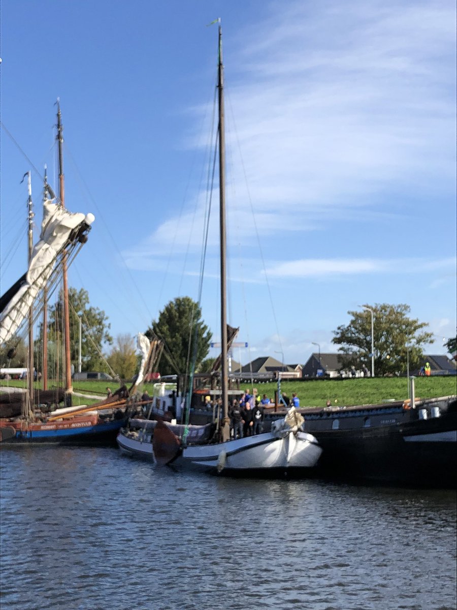 FanTastic521234's tweet photo. @strontrace @schpvrtmsm Nu even goed opletten #Amsterdam! De koplopers vd zeilrace met klassiek oude #zeilschepen (Skûtjes o.a.) varen dadelijk door Amsterdam: no 1 #Eenvoud nu bij Nieuwe Meer. Dus komt dat zien! bijv bij Schinkelkade. Zie https://t.co/aYubqelksA voor Track&amp;Trace https://t.co/kx4NZVcroj