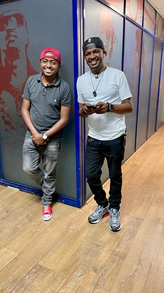 AfterburnKISS's tweet photo. DO CELEBRITIES INFLUENCE WHAT YOU WEAR?
@KeepItKiss @AfterburnKISS @DjKymNickDee @Steno_Dj 
#TeamAfterburn https://t.co/ihfH7fP266