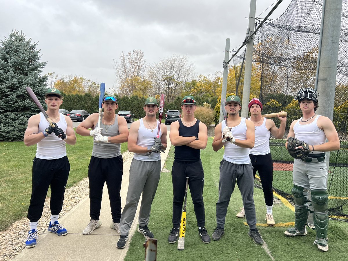 TUBSBInsider's tweet photo. Team Gold says being cold is just a mindset 🥶 #GRITTY https://t.co/mORJa6xmq3