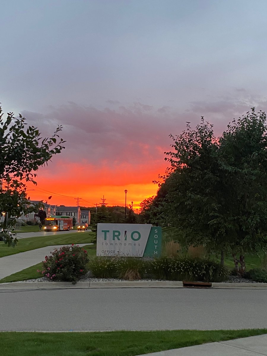 gvsusunsets's tweet photo. The sunset a few weeks ago https://t.co/xyapqnn59L