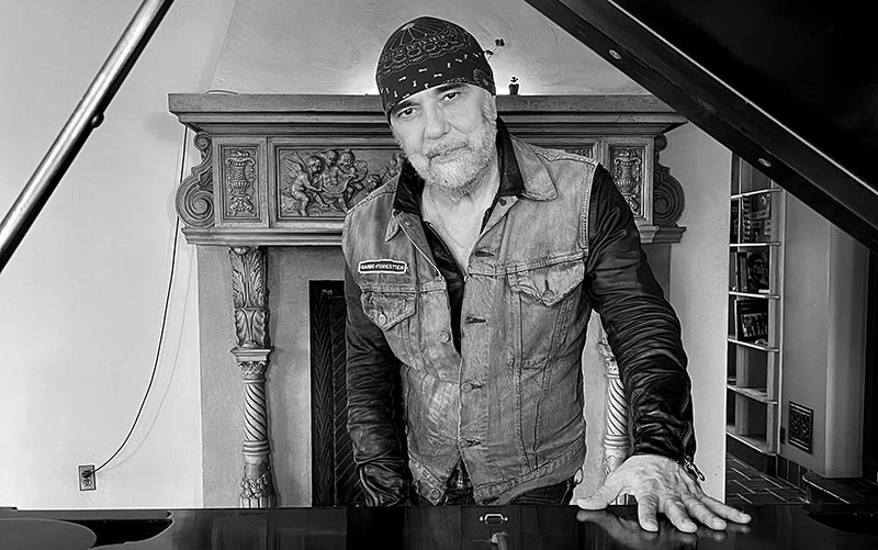 QRO Magazine (@qromag) on Twitter photo QRO got to talk to musical legend <a href="/daniellanois/">Daniel Lanois</a> about his new album, 'Player, Piano' & much more - qromag.com/daniel-lanois/ QRO got to talk to musical legend <a href="/daniellanois/">Daniel Lanois</a> about his new album, 'Player, Piano' & much more - qromag.com/daniel-lanois/