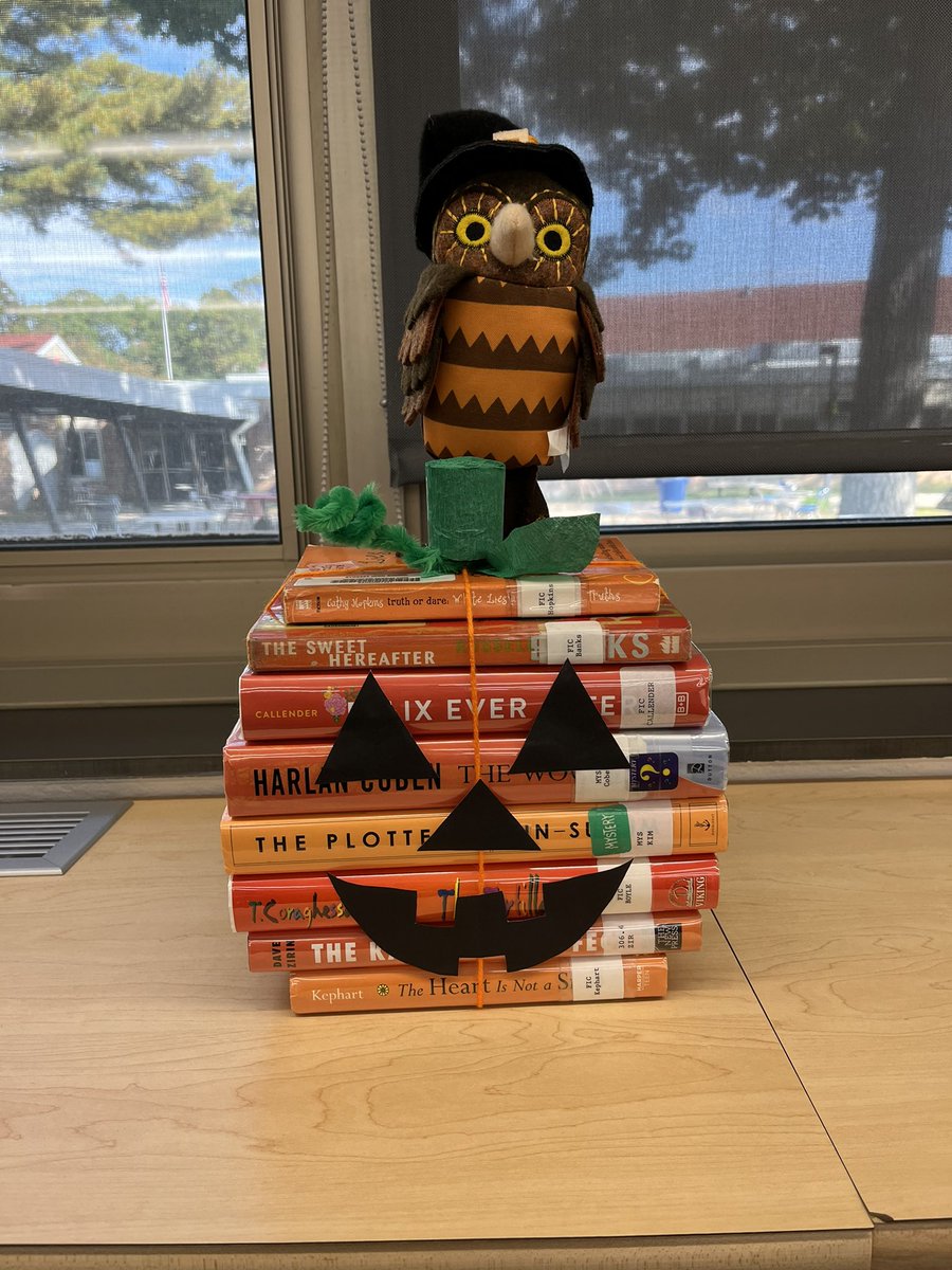 tfcoach_hirsch's tweet photo. My #halloweenbookdisplay. I love a fun #display https://t.co/rLfEDALVK7