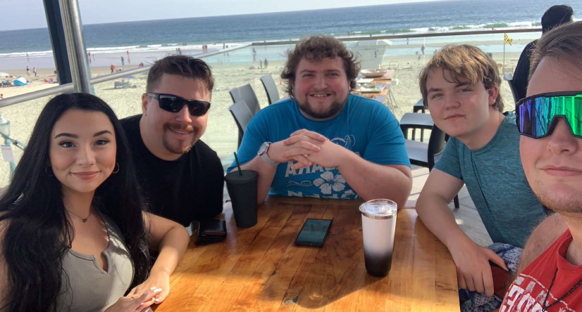 DaDangleBerries's tweet image. Its been a tough time as of late for me but being able to go to twitchcon and spend time with amazing people made everything feel so much better. @virtuaIvix @FreeZ3KiLLz @acbreezy1 @Just_Formidable  I love you guys.