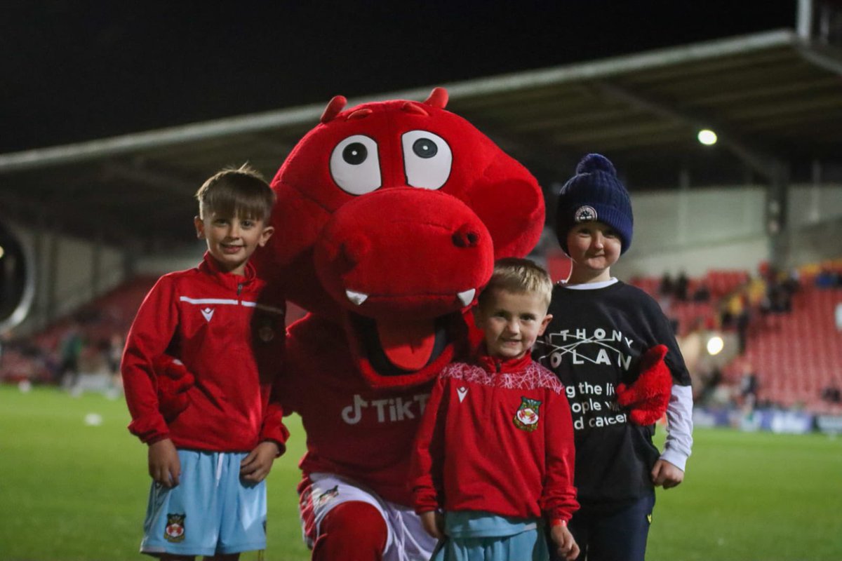 Wrexham_AFC's tweet photo. Everyone is cheering Leland on tonight ❤️💚

🔴⚪️ #WxmAFC https://t.co/htBWmSUfQl