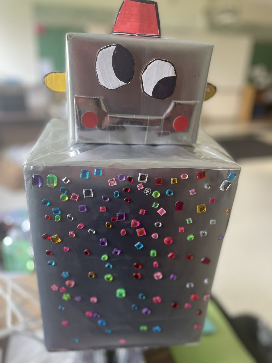 MrsW111's tweet image. Our kindergartners at @HamburgCSD are amazing! Each button on our coding mascot reflects a brilliant answer they’ve provided during their intro to coding lesson! He’s well decorated on his front, back, head, and feet! #codingkinders #hcsdlearns