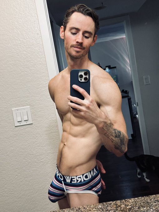 Still single 🥲 https://t.co/QJnr6UhzkJ