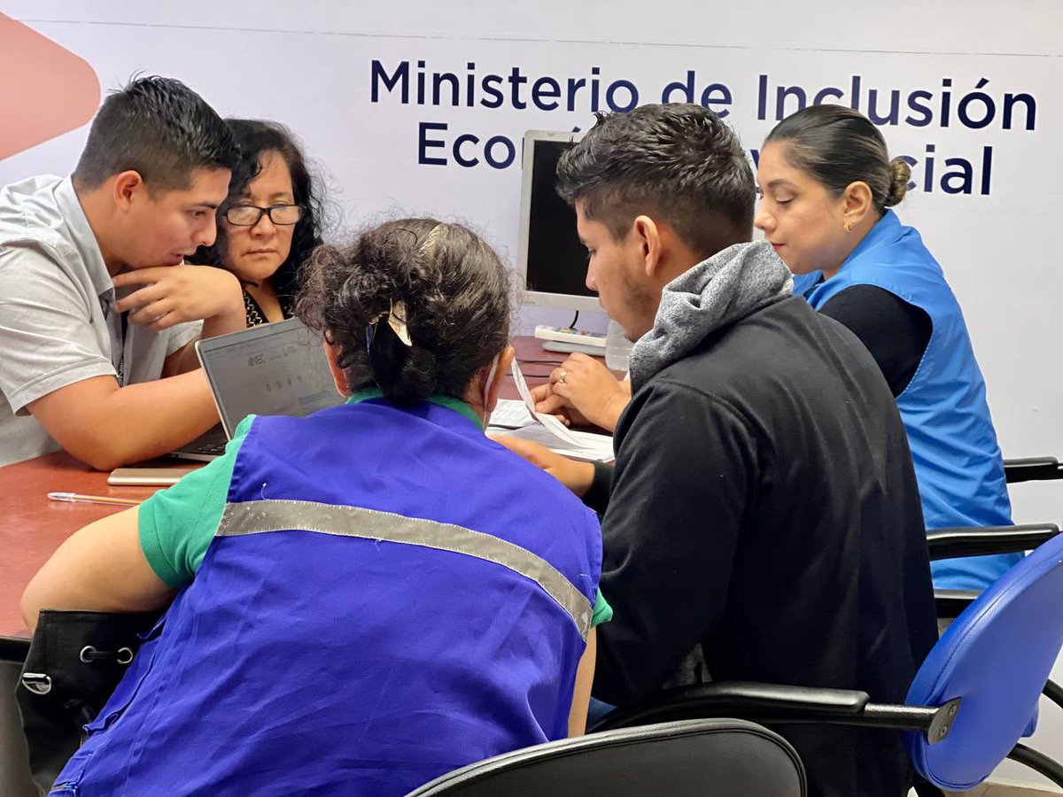 IntriagoMiranda's tweet photo. #MIESManta |📍En #Manta la Unidad de Talento Humano, coordino con @Ecuadorencifras , con el propósito de realizar el registro de los funcionarios del #MiesManta en el #CensoEnLineaEc 👨💻🧑💻
#CensoEcuador2022
#JuntosLoHacemosPosible https://t.co/nALqgJ5wQE