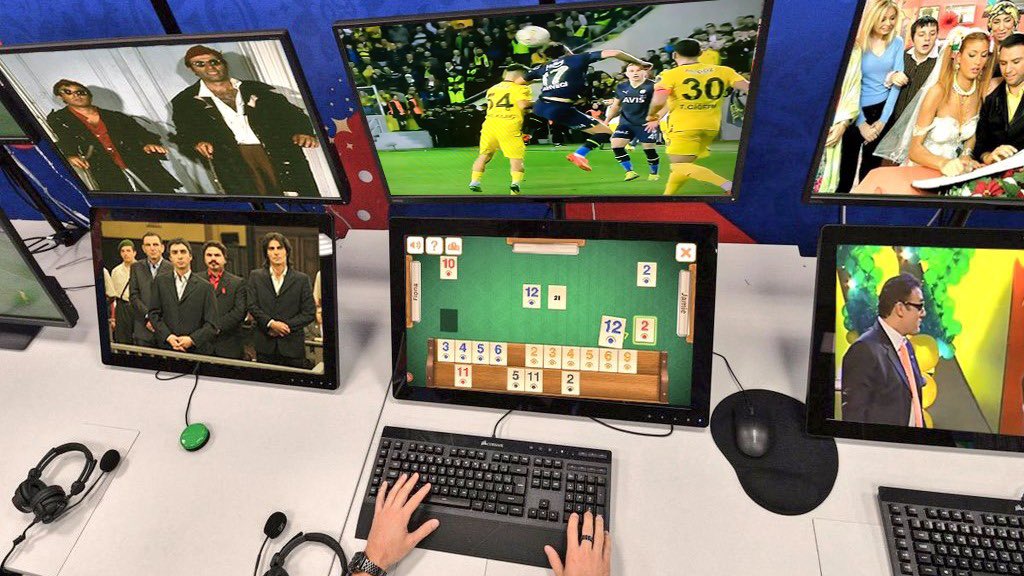 Maçın ilk dakikası itibariyle, kurallar gereği %100 tehlikeli hareket olarak adlandırılan pozisyona "VAR" müdahale etmeyerek 90 dakika boyunca sürecek olan hakem katliamının zeminini hazırlamıştır!

Ankaragücü maçlarında VAR odası 
#AnkaragücüİçinAdalet