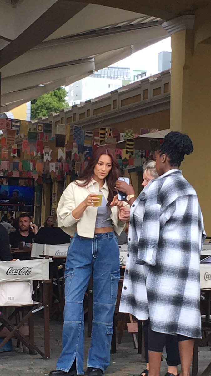 sboficial's tweet photo. Shay Mitchell no Brasil! 🇧🇷

A atriz de "Pretty Little Liars" foi vista hoje tomando um caldo de cana no Mercado Público de Florianópolis. https://t.co/xmxN7QXUL9