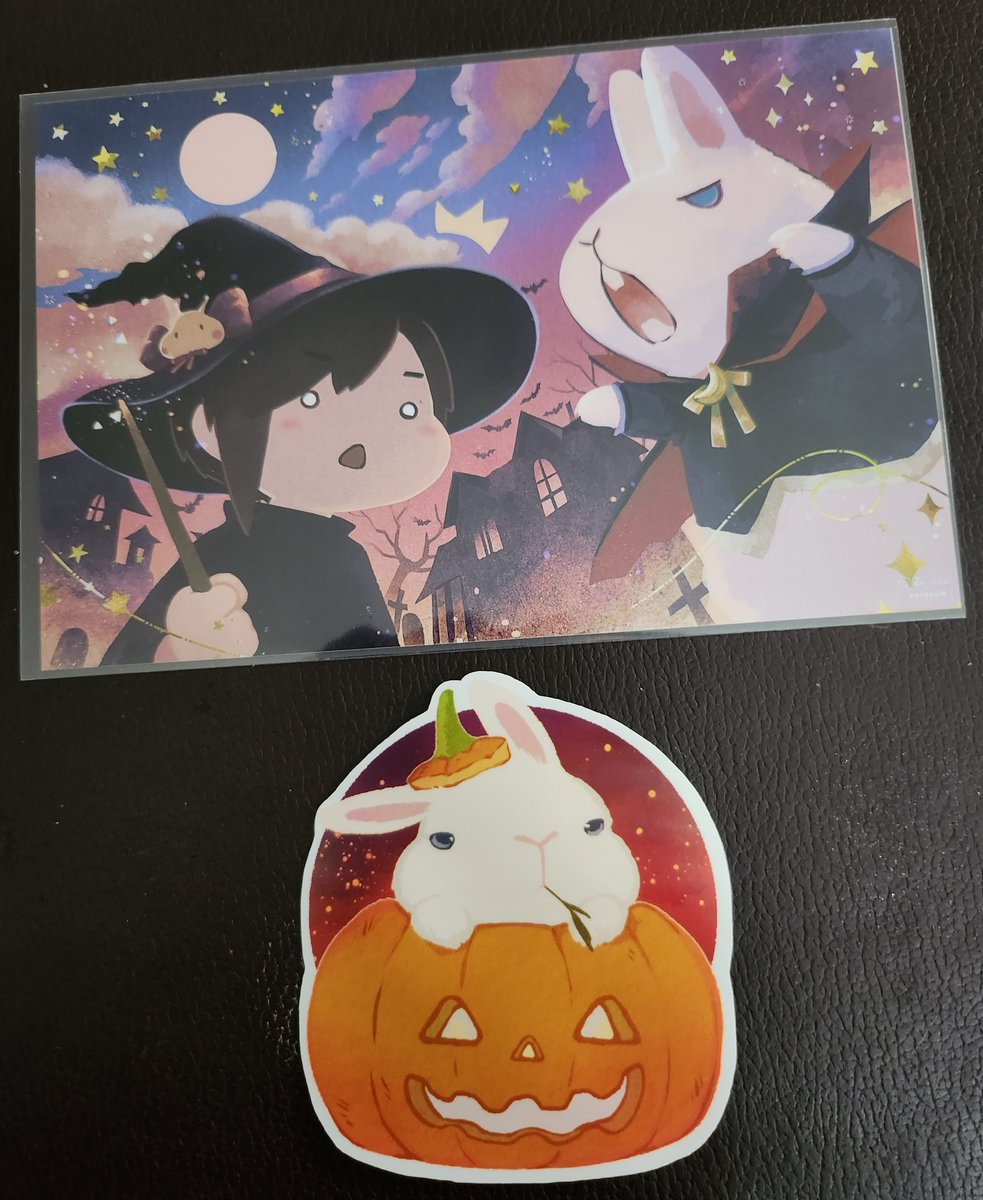 SuspiciousStare's tweet photo. AAAAAAHHHHH!!!! 
@zeldacw THANK YOU SO MUCH I LOVE!! PUMPKINMARU...!! 
S U S K E T C H  B O O K!!!!! ((The potats floating there and everyone in the background I'm 😂🤣🥰 )) 
❤❤❤\\(≧▽≦)//❤❤❤ https://t.co/pGdssk0vNy