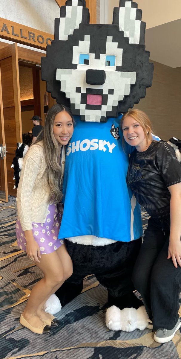 All the girls love <a href="/hoskytoken/">HOSKY</a> #RareBloom2022 was so much fun. Hope to see everyone next year! #ADA  #cardanoconmunity #CardanoNFT <a href="/ADAOcommunity/">ADAO</a>