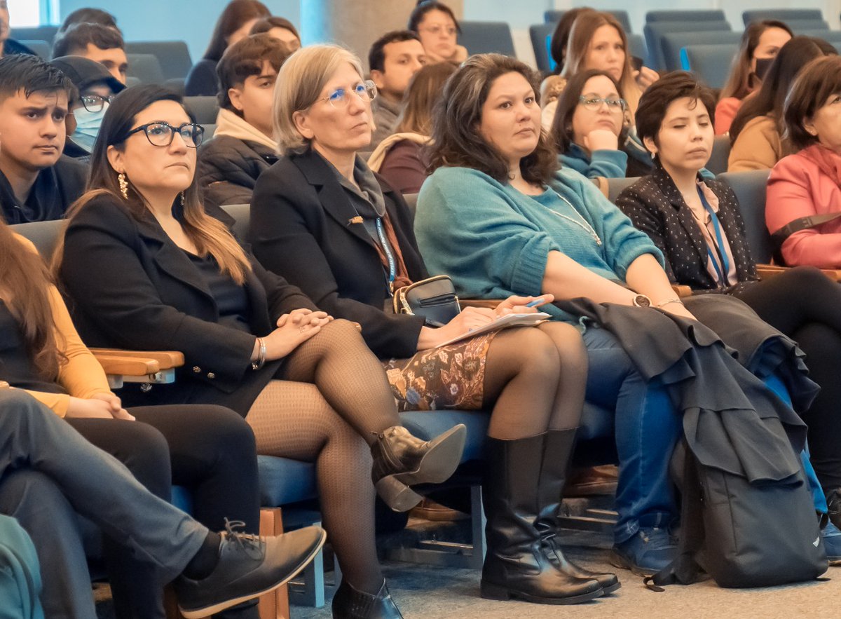 SeremiSaludM's tweet photo. La seremi Gloria Icaza 👩‍⚕ fue parte del 1er Congreso de Promoción en Salud, actividad organizada por Seremi de Salud y @ucatolicamaule 🤝, donde se abordaron la malnutrición en exceso 🍭🍟🚫 y los desafíos para promover estilos de vida saludable en la población ⛹‍♂🤸‍♂🍎🥬. https://t.co/idgEEfzrY4