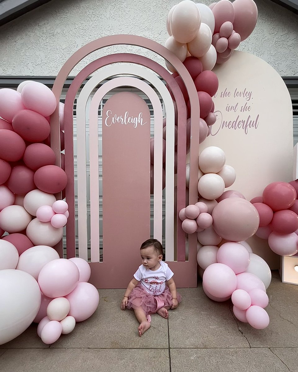 My baby girl is ONE. 😭