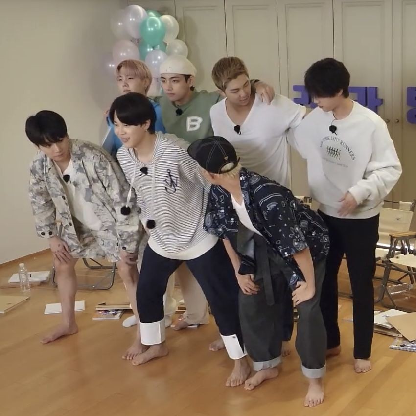 ii_j29's tweet photo. لحظات في RUN BTS التي تجاوزت خط الكوميديين 😭😭
 - ثريد لتغير من نفسية التل : https://t.co/Fg62xcIlCT