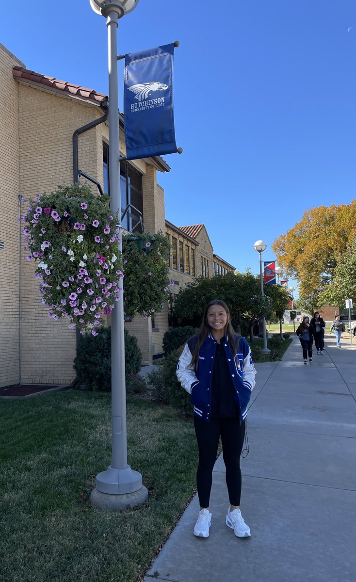 natalieklenda's tweet photo. Grateful that I can say I’ve received an offer from Hutch! Thank you @HutchSoftball for having me on campus today :) 
They have many great things to offer and I’m thankful I got to see some of it first hand 🐲❤️💙 https://t.co/LJSuHFA4WG